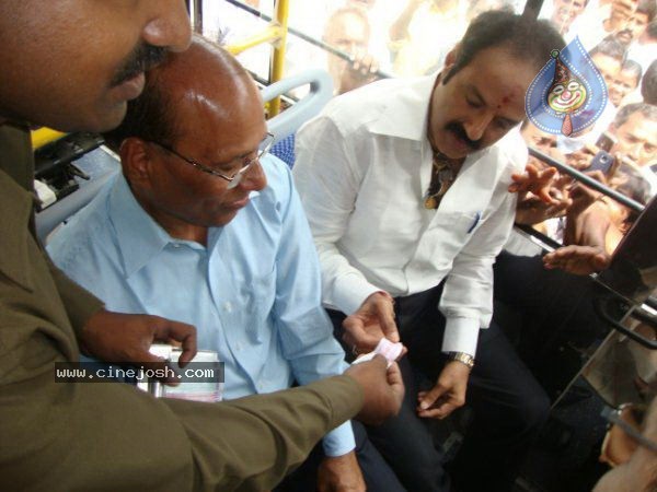 Balayya Inaugurates new Facilities for Cancer Patients at IACI - 4 / 6 photos