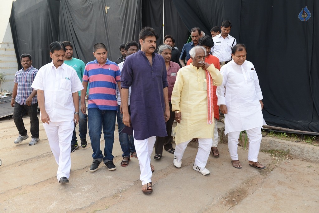 Bandaru Dattatreya meets Pawan Kalyan - 8 / 14 photos