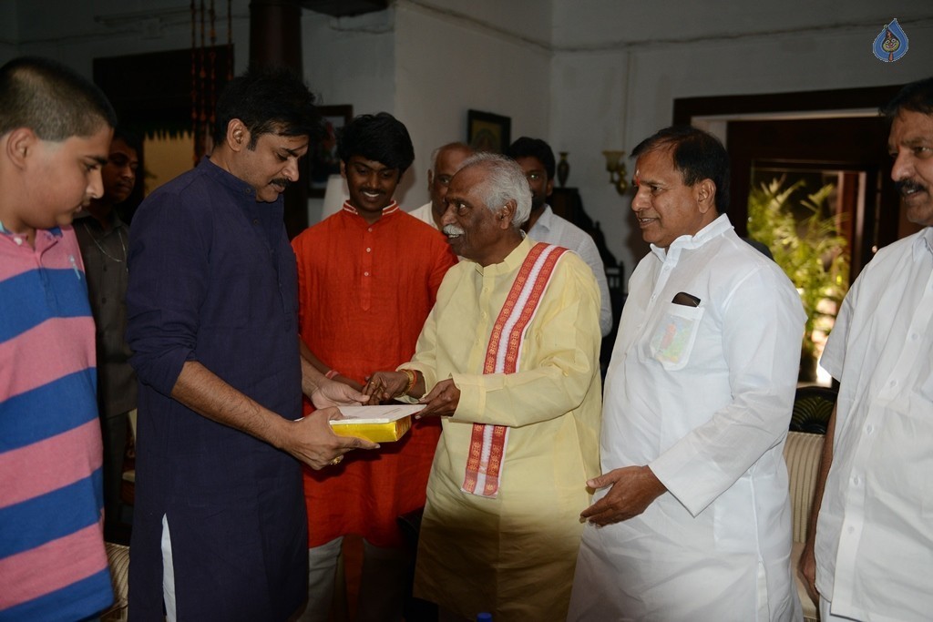 Bandaru Dattatreya meets Pawan Kalyan - 9 / 14 photos