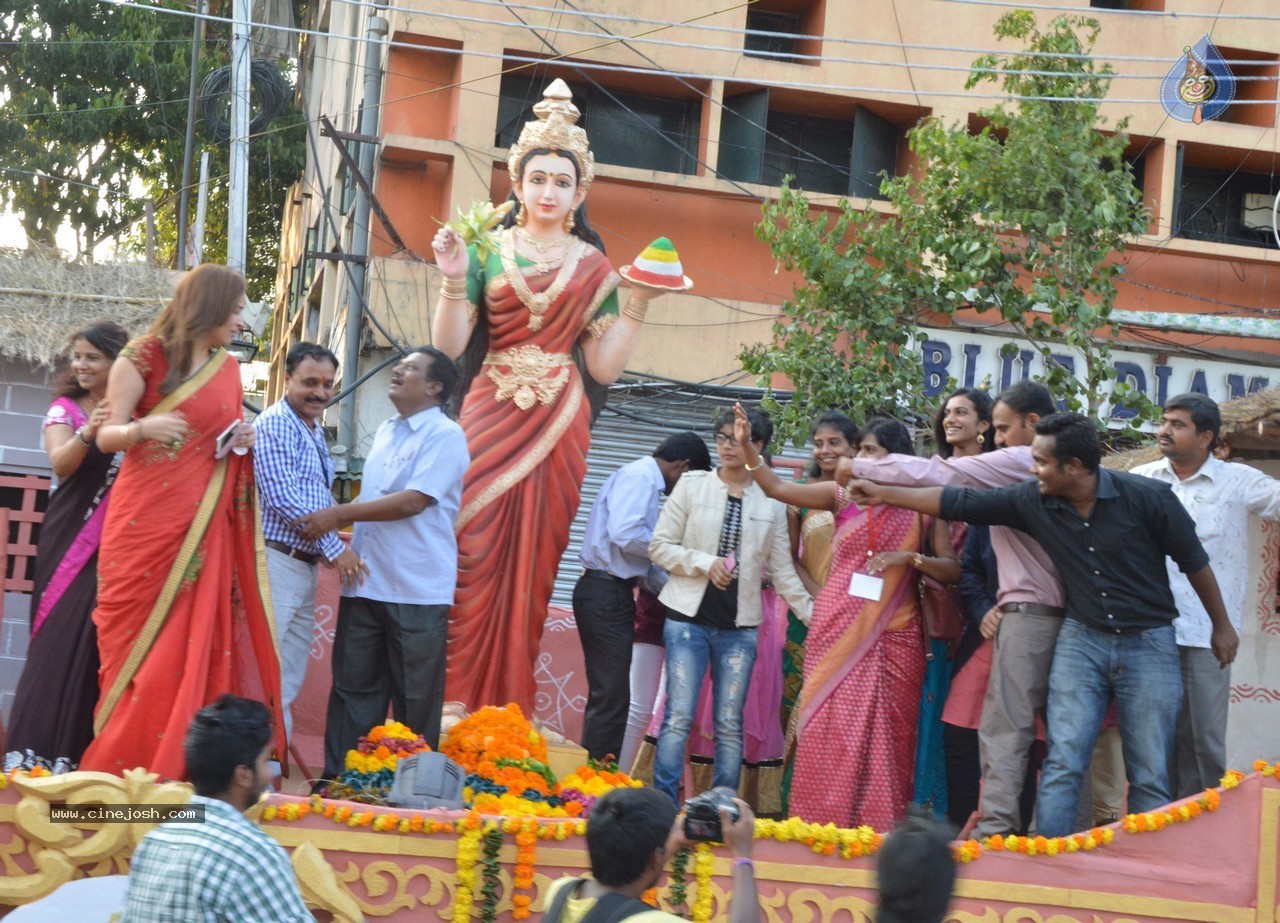 Bathukamma Festival at Tankbund - 2 / 36 photos