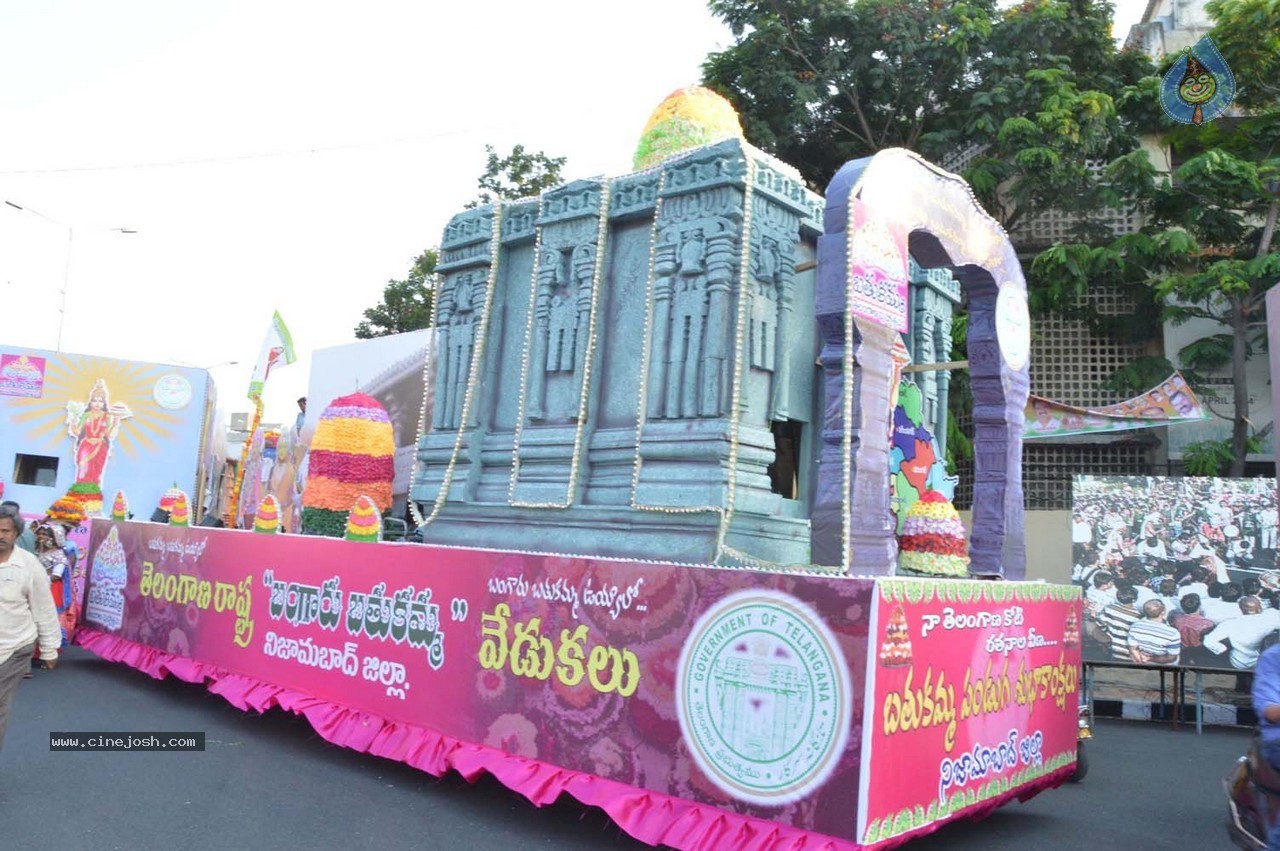 Bathukamma Festival at Tankbund - 7 / 36 photos
