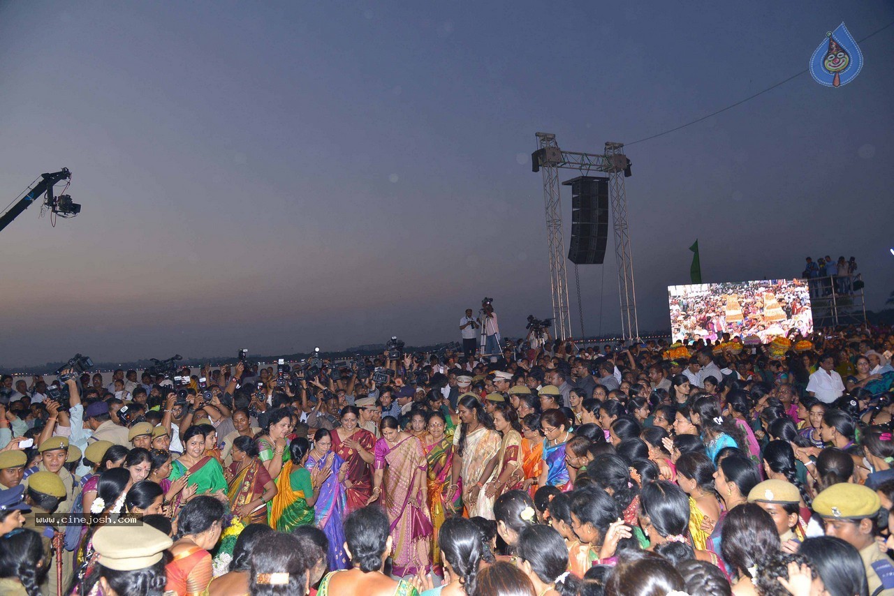 Bathukamma Festival at Tankbund - 16 / 36 photos