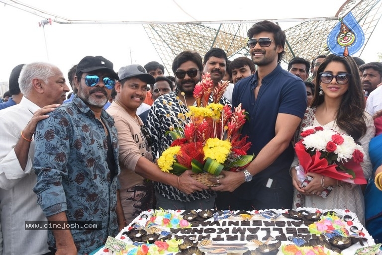 Bellamkonda Srinivas Birthday Celebrations - 29 / 58 photos