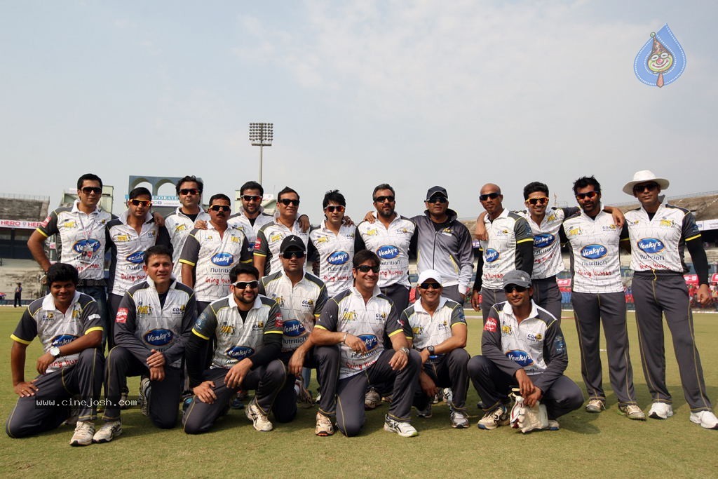 Bengal Tigers Vs Mumbai Heroes Match - 1 / 216 photos