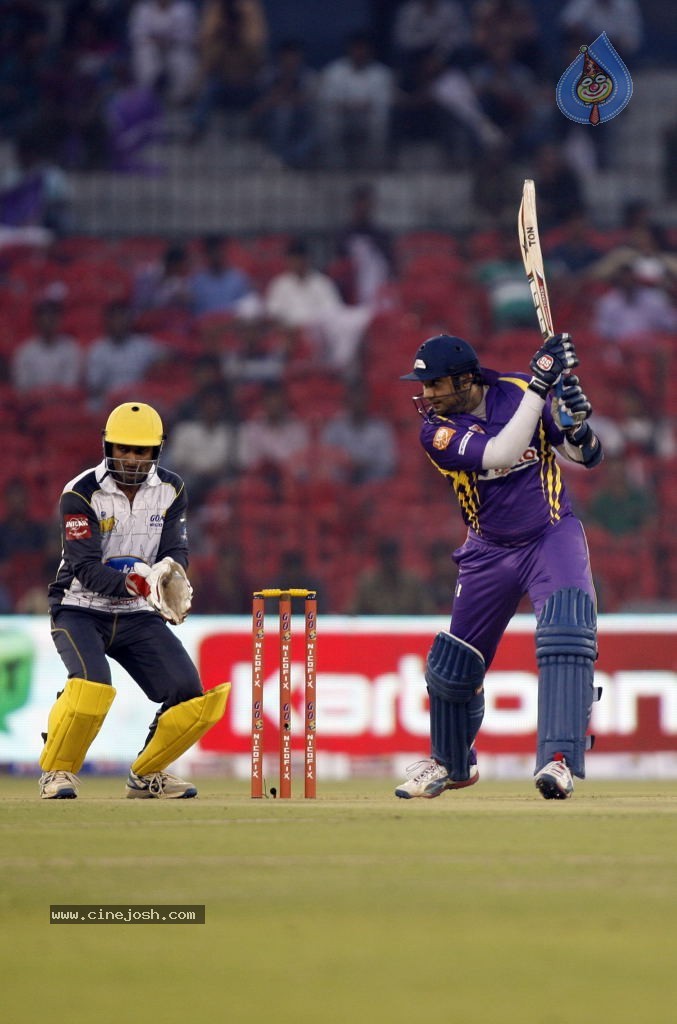 Bengal Tigers Vs Mumbai Heroes Match - 4 / 216 photos