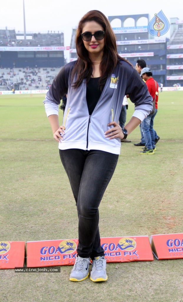 Bengal Tigers Vs Mumbai Heroes Match - 12 / 216 photos