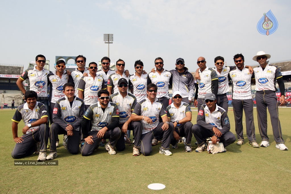 Bengal Tigers Vs Mumbai Heroes Match - 15 / 216 photos