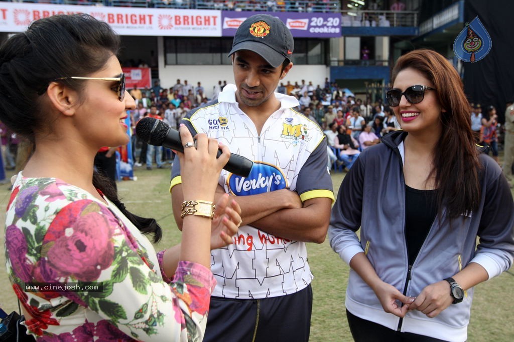 Bengal Tigers Vs Mumbai Heroes Match - 16 / 216 photos