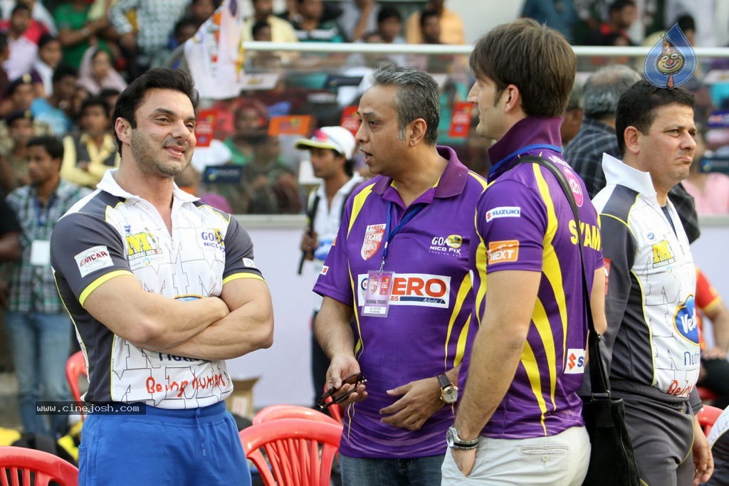 Bengal Tigers Vs Mumbai Heroes Match - 17 / 216 photos