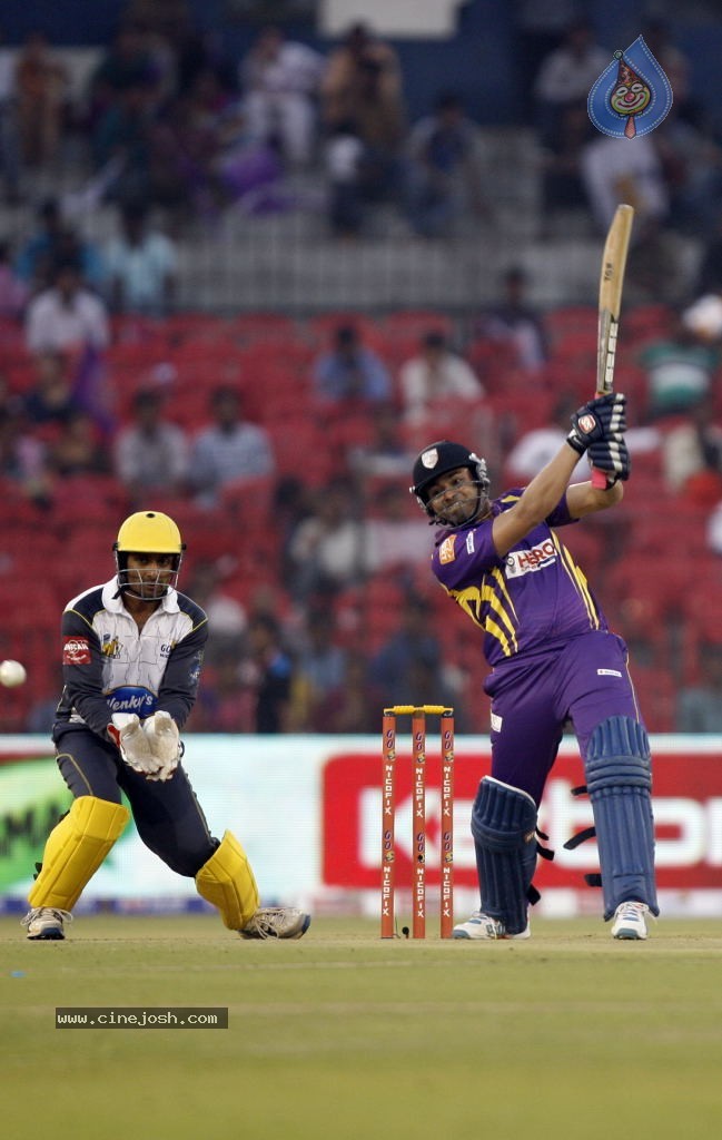 Bengal Tigers Vs Mumbai Heroes Match - 33 / 216 photos