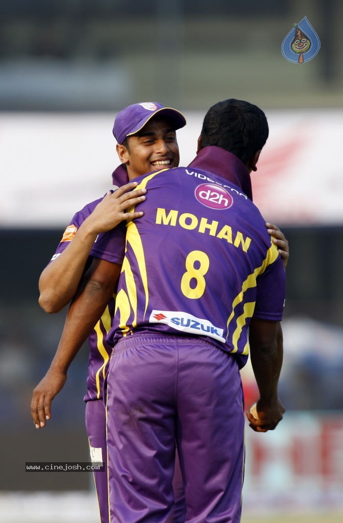 Bengal Tigers Vs Mumbai Heroes Match - 37 / 216 photos