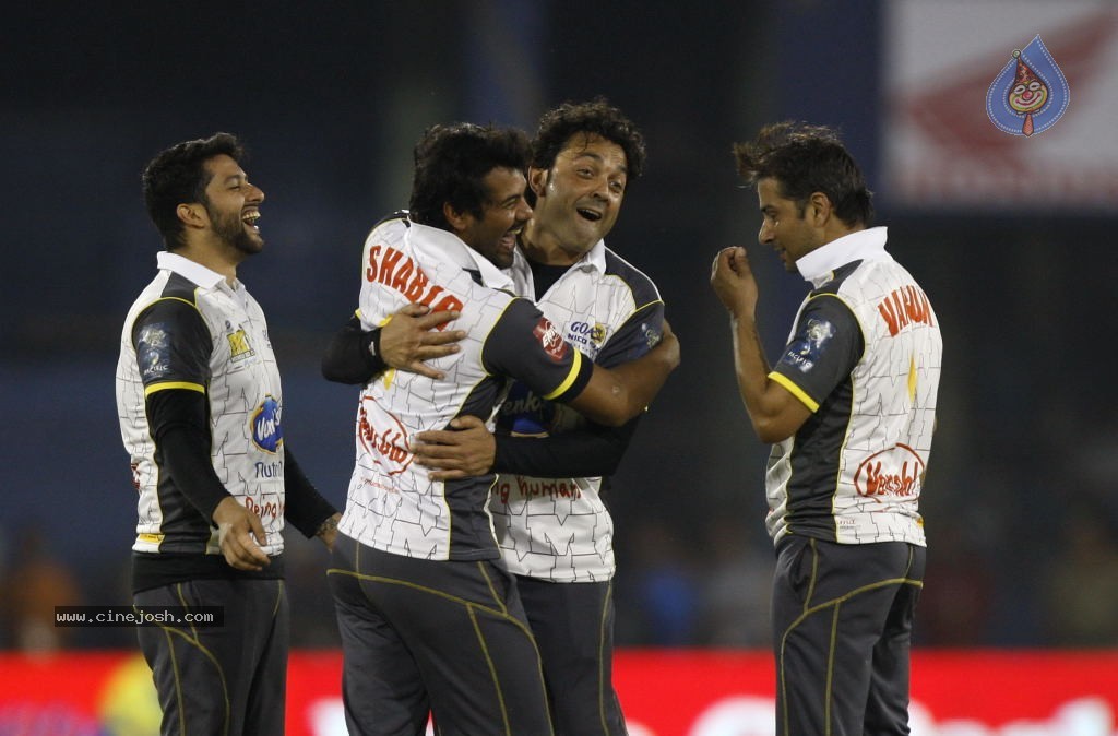Bengal Tigers Vs Mumbai Heroes Match - 38 / 216 photos