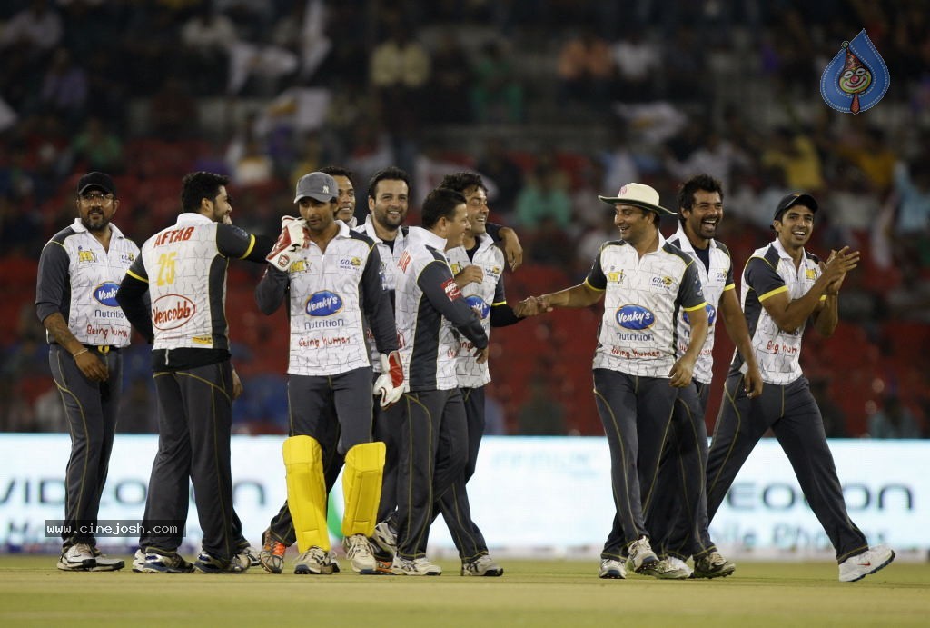 Bengal Tigers Vs Mumbai Heroes Match - 44 / 216 photos