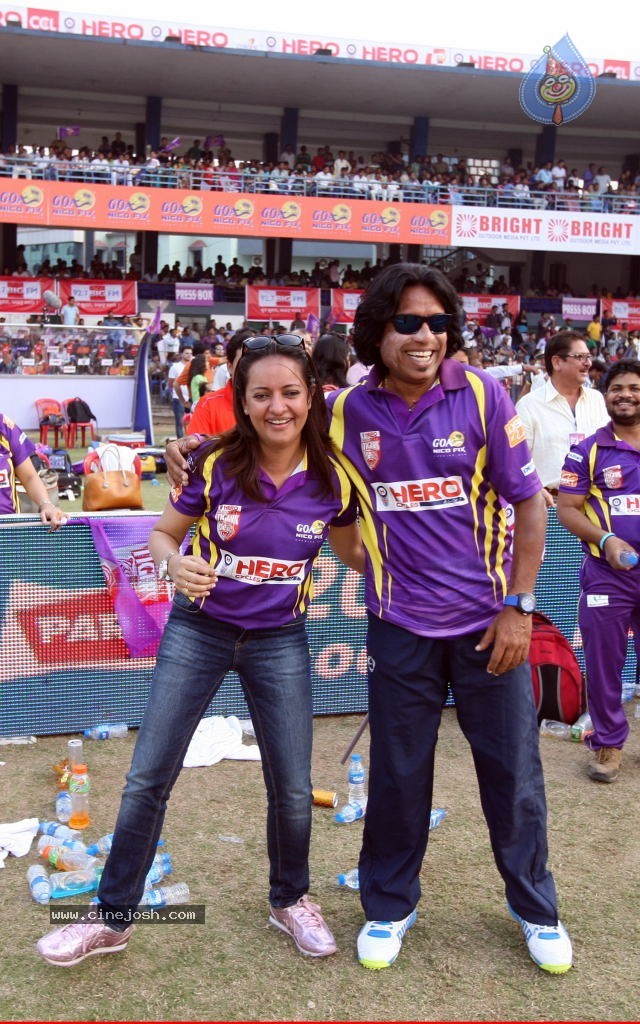 Bengal Tigers Vs Mumbai Heroes Match - 45 / 216 photos