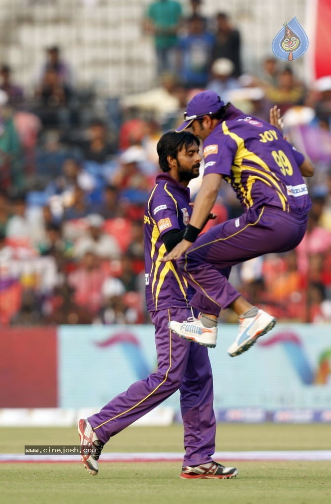 Bengal Tigers Vs Mumbai Heroes Match - 46 / 216 photos