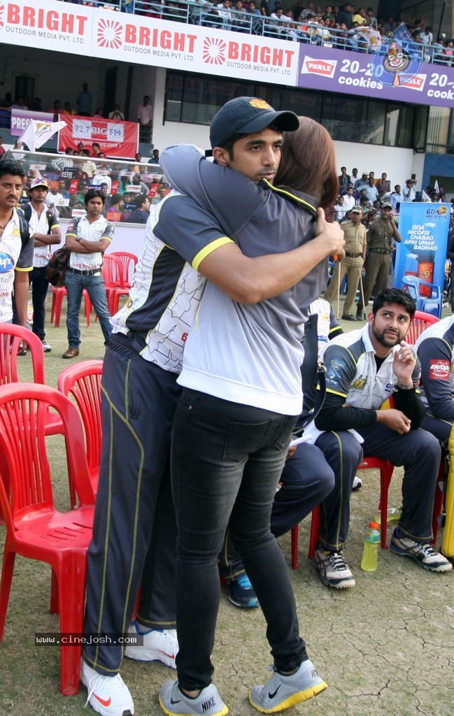 Bengal Tigers Vs Mumbai Heroes Match - 51 / 216 photos