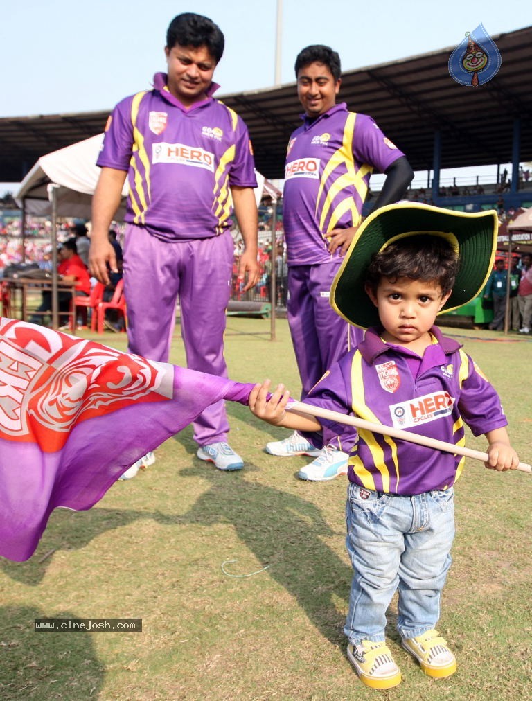 Bengal Tigers Vs Mumbai Heroes Match - 58 / 216 photos