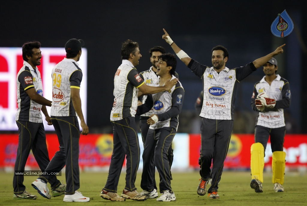Bengal Tigers Vs Mumbai Heroes Match - 68 / 216 photos