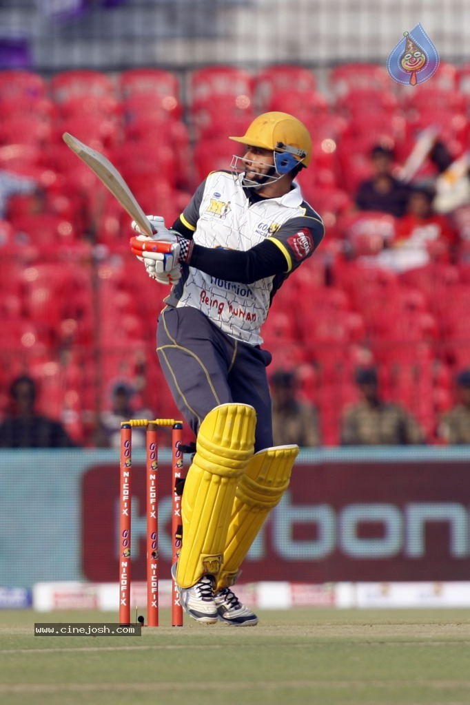 Bengal Tigers Vs Mumbai Heroes Match - 71 / 216 photos