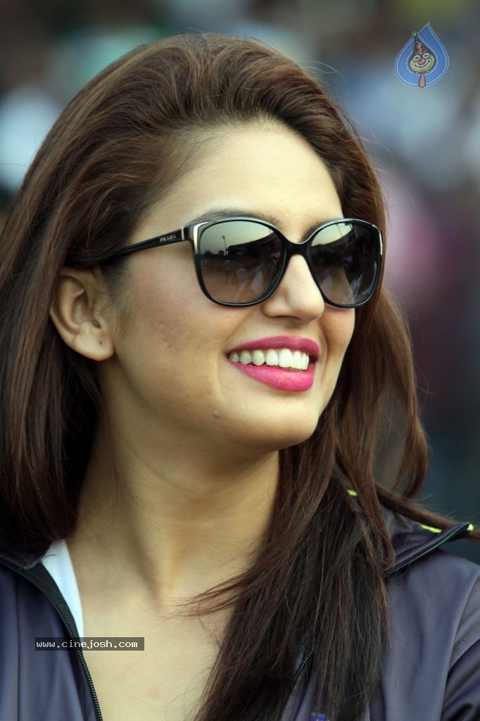 Bengal Tigers Vs Mumbai Heroes Match - 79 / 216 photos