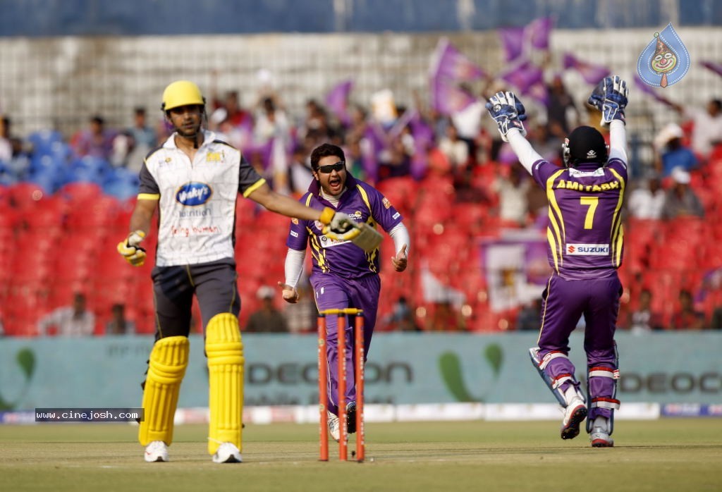 Bengal Tigers Vs Mumbai Heroes Match - 87 / 216 photos