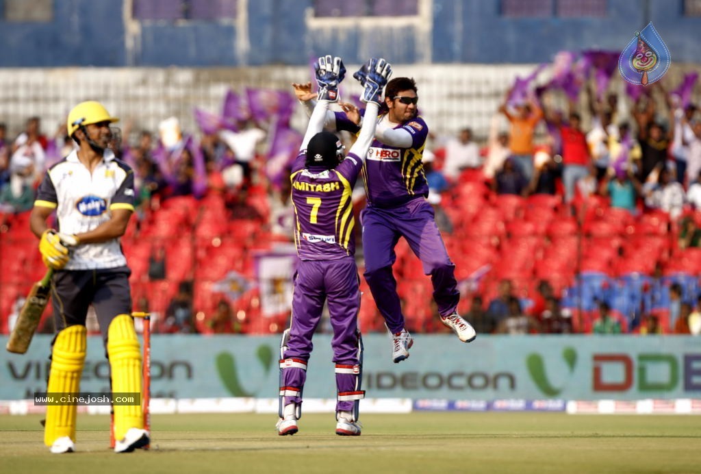 Bengal Tigers Vs Mumbai Heroes Match - 88 / 216 photos