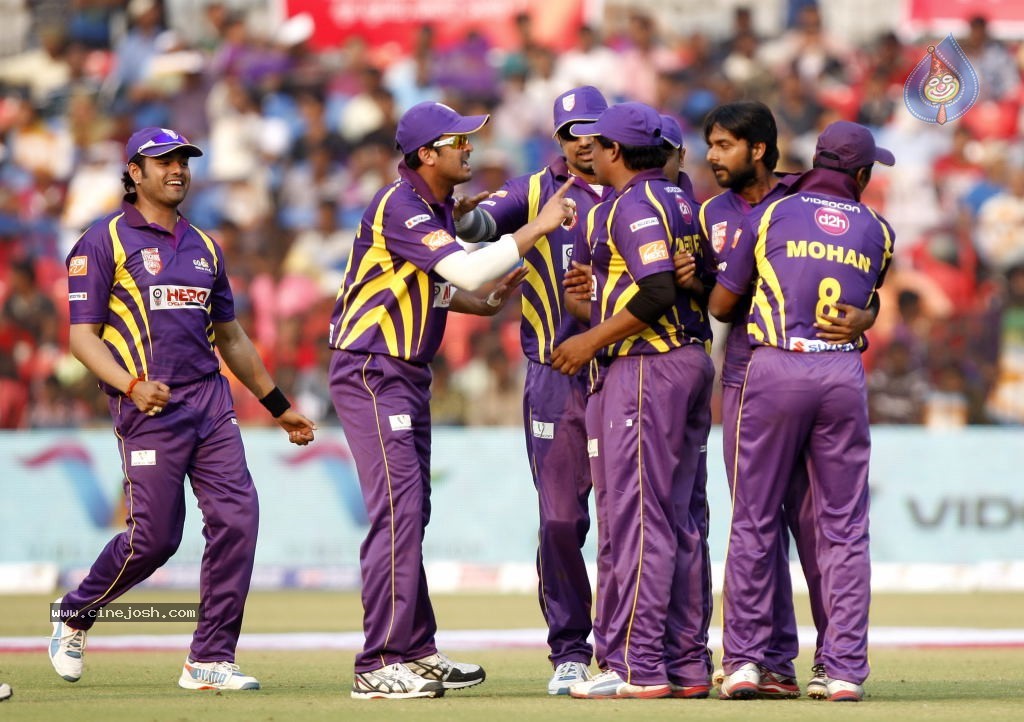 Bengal Tigers Vs Mumbai Heroes Match - 92 / 216 photos