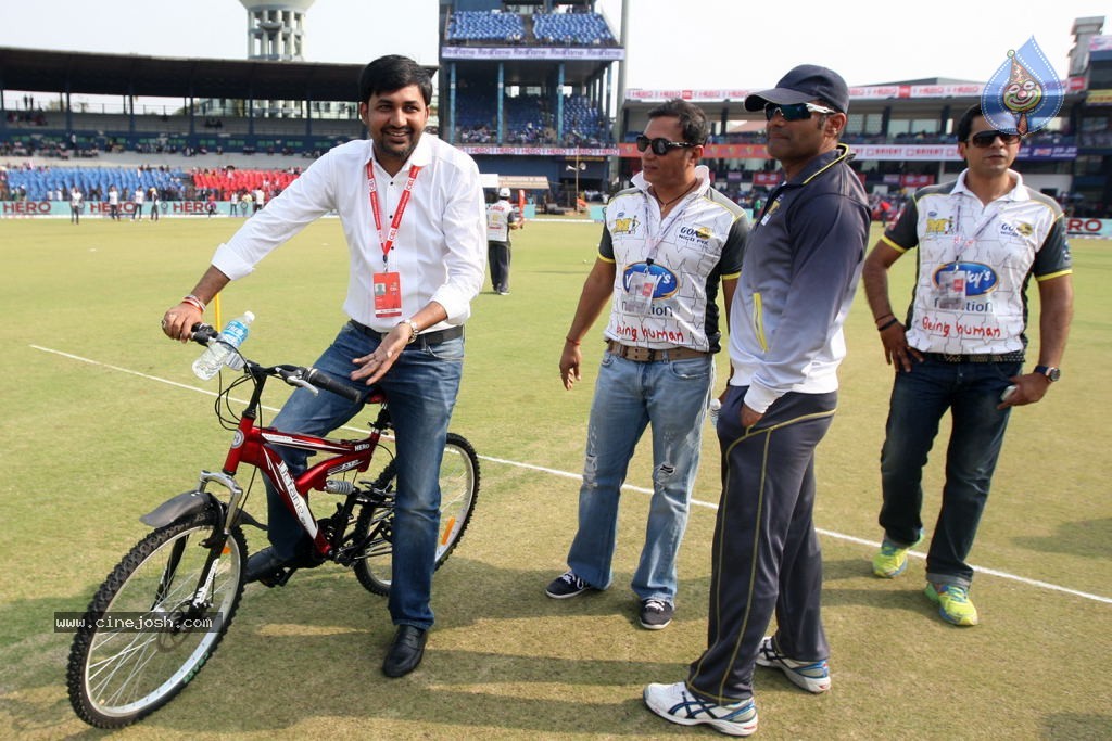 Bengal Tigers Vs Mumbai Heroes Match - 93 / 216 photos