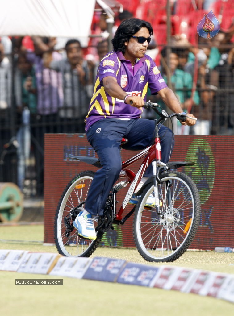 Bengal Tigers Vs Mumbai Heroes Match - 104 / 216 photos