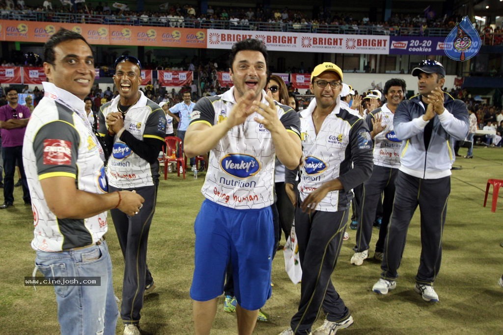 Bengal Tigers Vs Mumbai Heroes Match - 106 / 216 photos