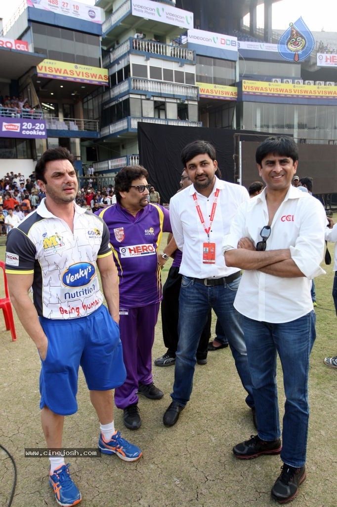 Bengal Tigers Vs Mumbai Heroes Match - 107 / 216 photos