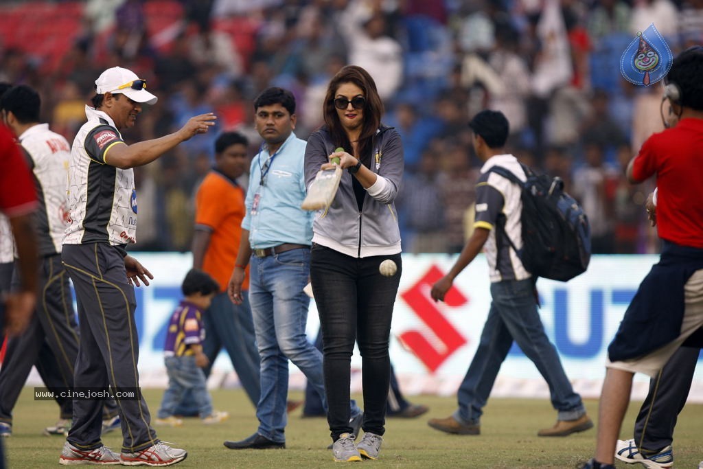 Bengal Tigers Vs Mumbai Heroes Match - 110 / 216 photos