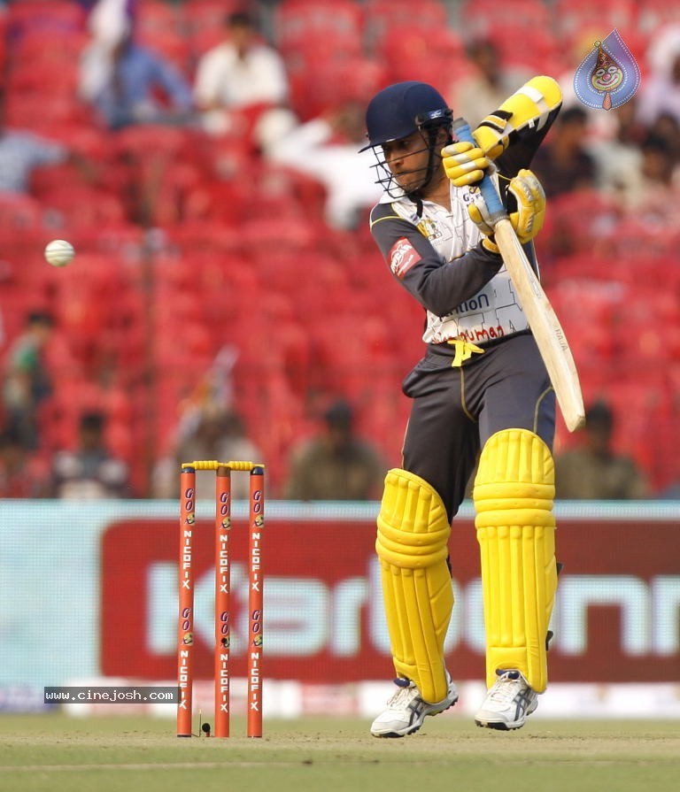 Bengal Tigers Vs Mumbai Heroes Match - 112 / 216 photos