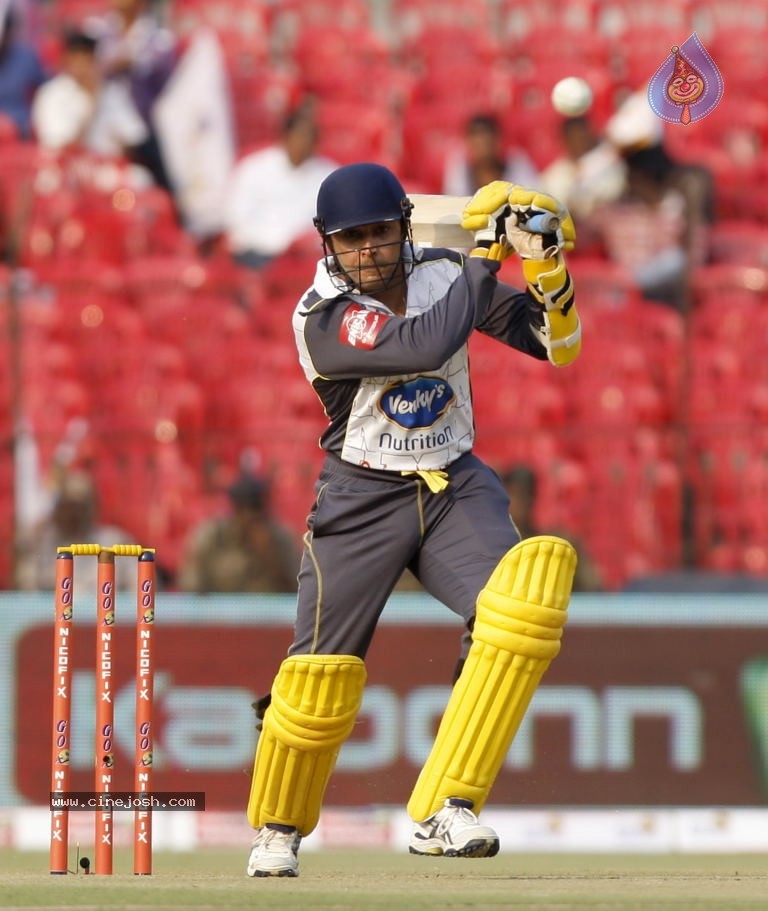 Bengal Tigers Vs Mumbai Heroes Match - 114 / 216 photos