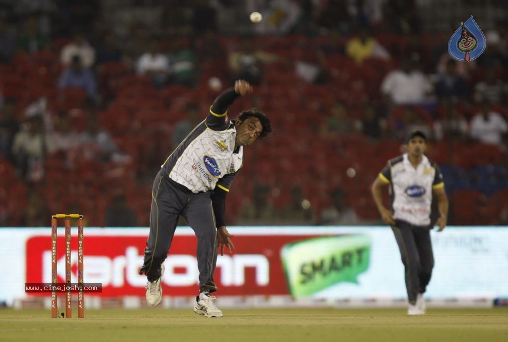 Bengal Tigers Vs Mumbai Heroes Match - 122 / 216 photos
