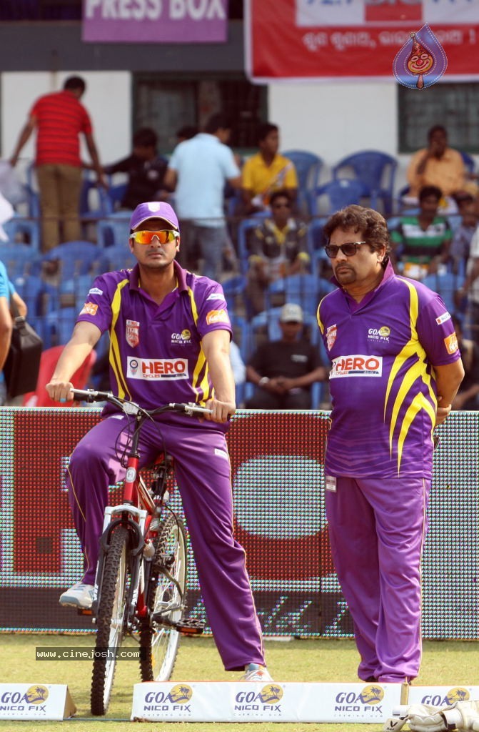 Bengal Tigers Vs Mumbai Heroes Match - 123 / 216 photos
