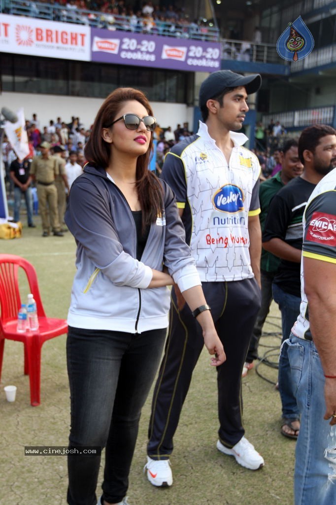 Bengal Tigers Vs Mumbai Heroes Match - 125 / 216 photos