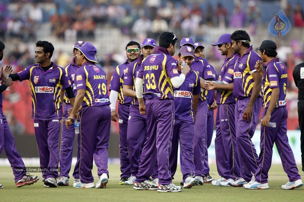 Bengal Tigers Vs Mumbai Heroes Match - 126 / 216 photos