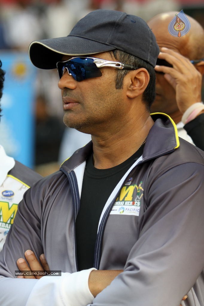 Bengal Tigers Vs Mumbai Heroes Match - 128 / 216 photos