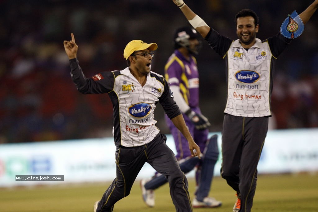 Bengal Tigers Vs Mumbai Heroes Match - 132 / 216 photos