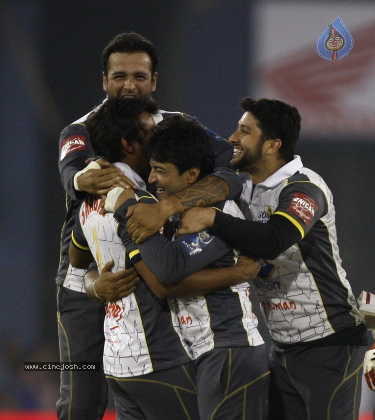 Bengal Tigers Vs Mumbai Heroes Match - 133 / 216 photos