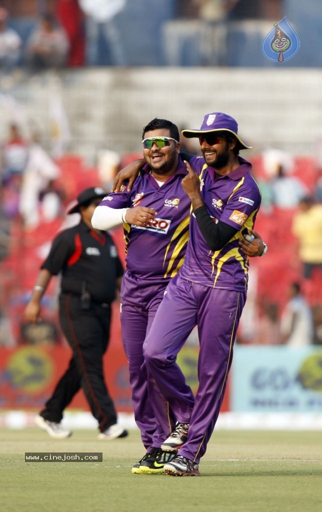 Bengal Tigers Vs Mumbai Heroes Match - 137 / 216 photos