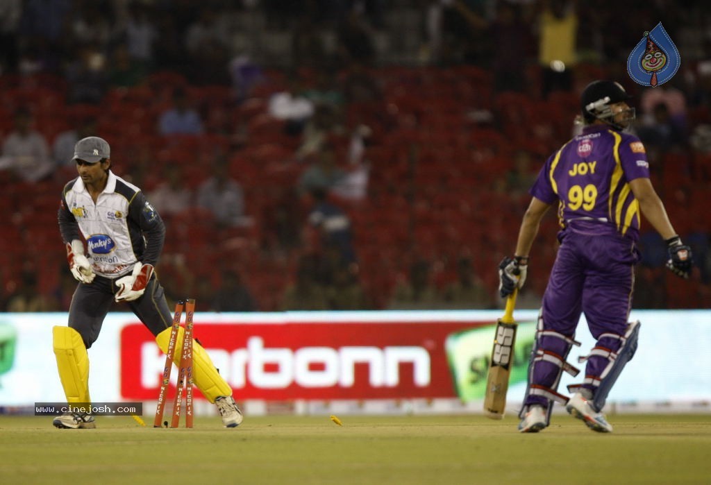 Bengal Tigers Vs Mumbai Heroes Match - 138 / 216 photos