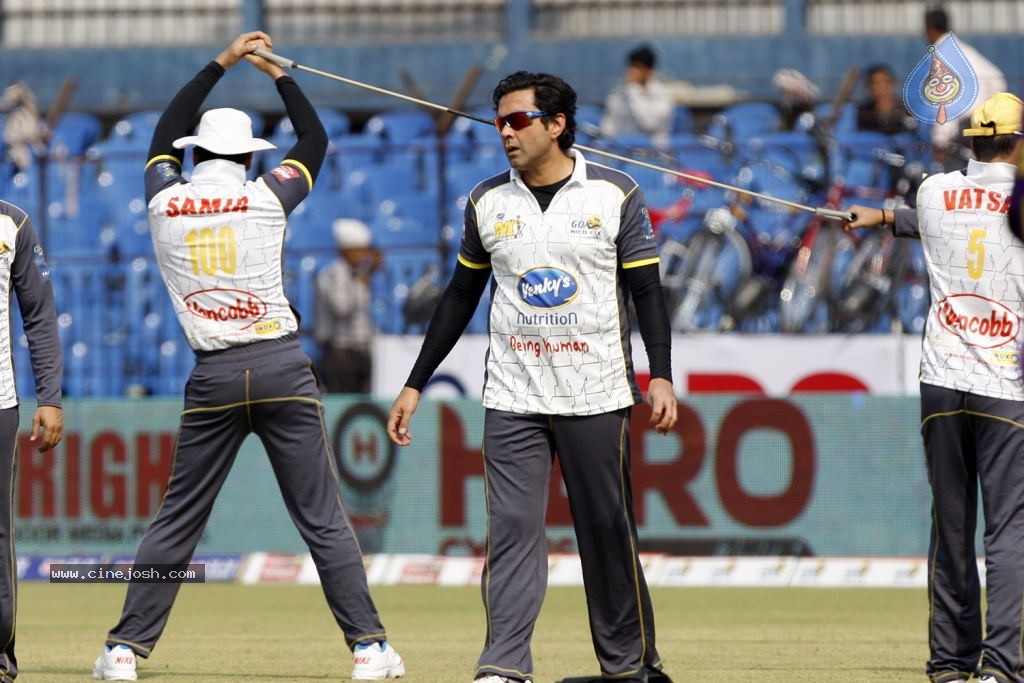 Bengal Tigers Vs Mumbai Heroes Match - 161 / 216 photos