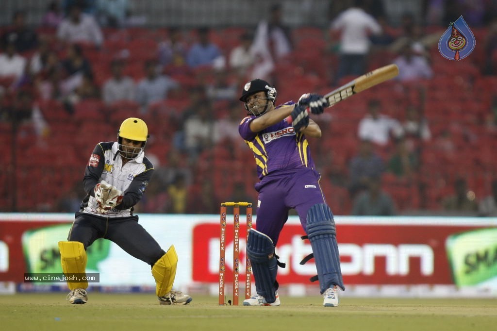 Bengal Tigers Vs Mumbai Heroes Match - 166 / 216 photos