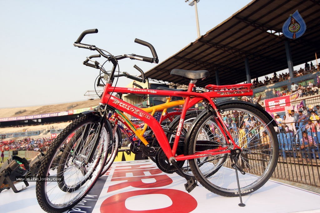 Bengal Tigers Vs Mumbai Heroes Match - 168 / 216 photos