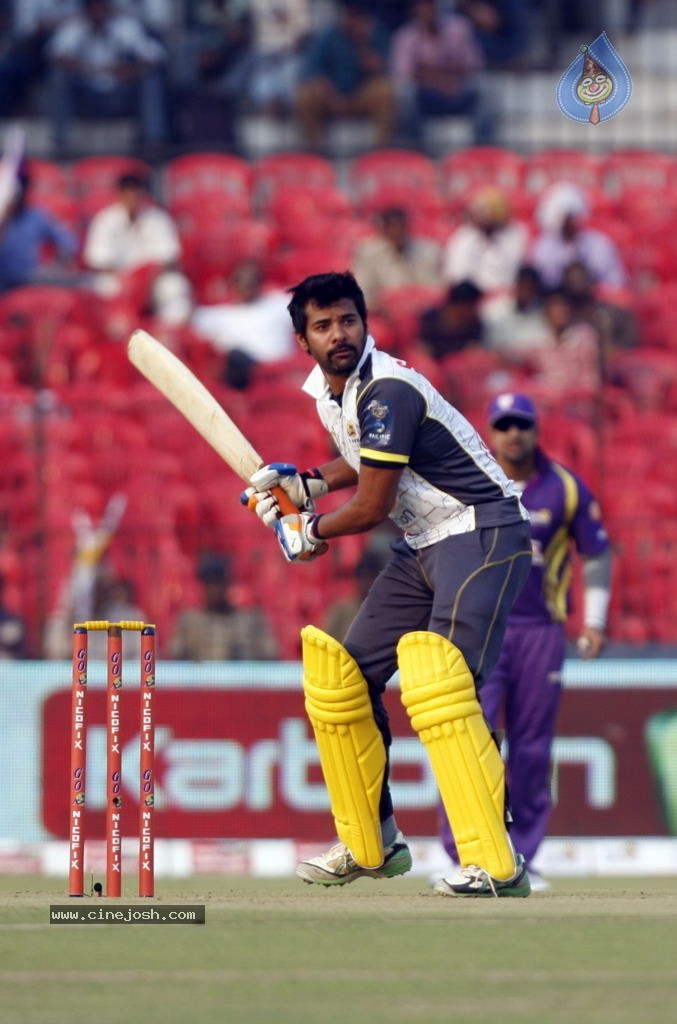 Bengal Tigers Vs Mumbai Heroes Match - 191 / 216 photos