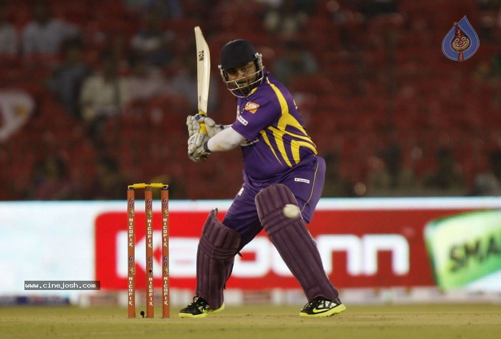 Bengal Tigers Vs Mumbai Heroes Match - 193 / 216 photos