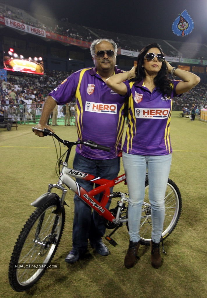 Bengal Tigers Vs Mumbai Heroes Match - 203 / 216 photos