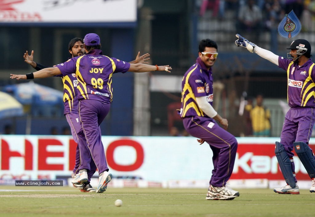 Bengal Tigers Vs Mumbai Heroes Match - 204 / 216 photos